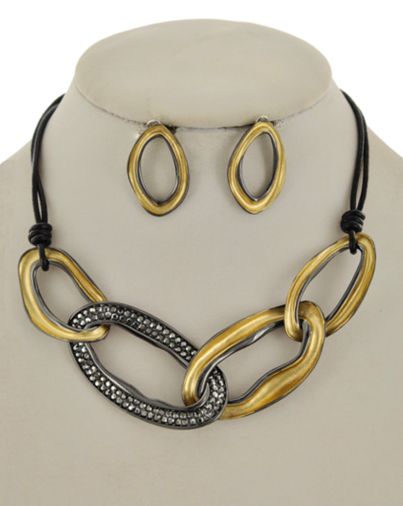 Klara necklace & earring set